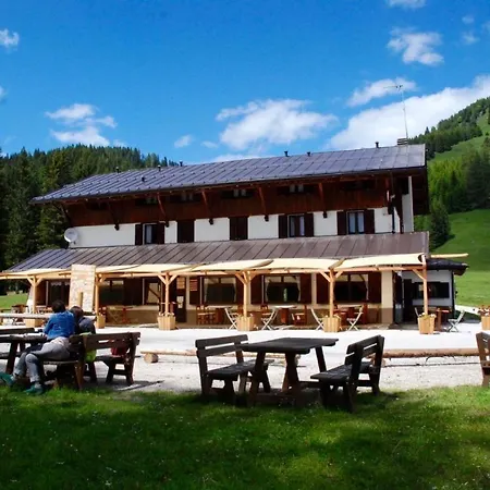 Rifugio Alpino Aquileia 塞尔瓦迪卡多雷